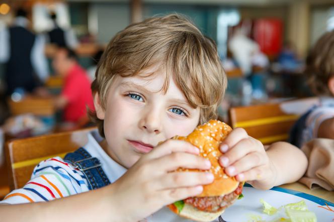Zakaz wstępu dla wycieczek szkolnych do restauracji fast food? 
