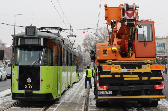Wykolejony tramwaj w centrum Gorzowa