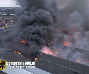 Pożar na Przeróbce. Płonie hala Zakładów Naprawczych Taboru Kolejowego i Miejskiego