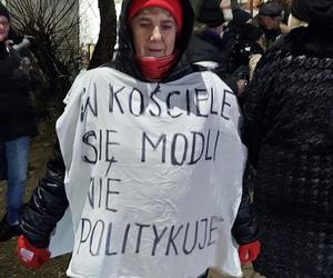 Demonstracja podczas wizyty Jarosława Kaczyńskiego w Starachowicach
