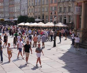 Tłumy turystów w Gdańsku. Ulice pękają w szwach