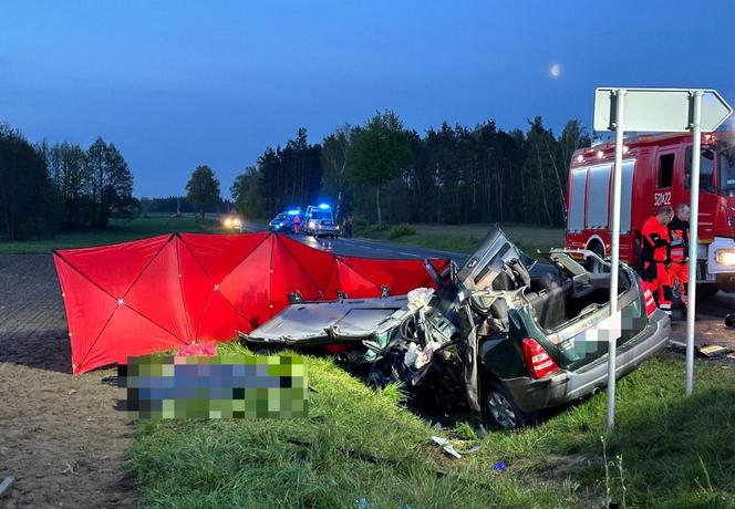 Tragiczny wypadek w Płociczu. Dwóch kierowców nie żyje