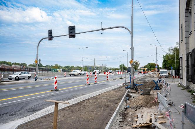 Budowa przejścia dla pieszych przez Wisłostradę opóźniona