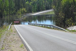 Obwodnica Bolesławia tonie. Zamknięto ją dwa lata temu z powodu zapadlisk
