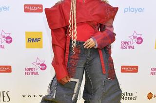 Stylizacje Sary James