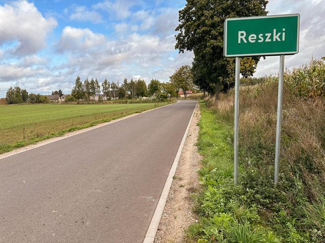 Policjant "drewniak" pilnuje porządku przy drodze na Mazurach. Sprawa trafiła na policję
