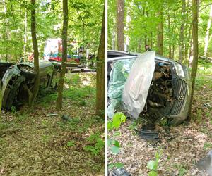 Masakra podczas procesji Bożego Ciała. Osobówka wyleciała z drogi. Dwie osoby nie żyją