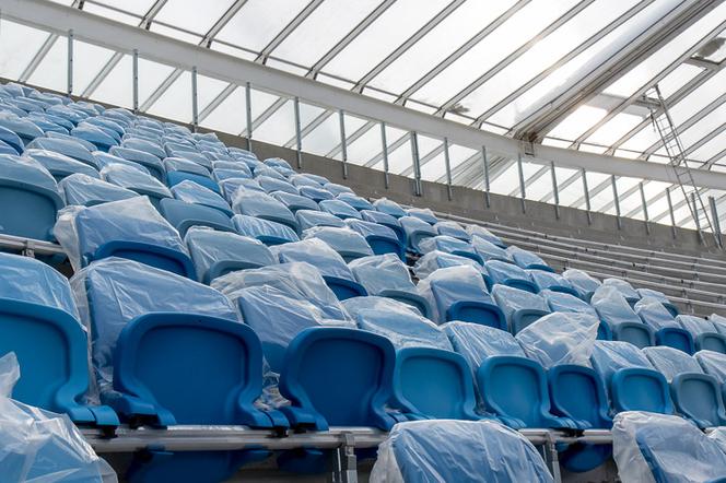 Stadion Śląski coraz bliżej ukończenia! Trwa montaż krzesełek