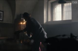 Stulecie Winnych, 2 sezon, od. 23: Łucja (Sandra Drzymalska), ubek Walczak (Mirosław Haniszewsk)