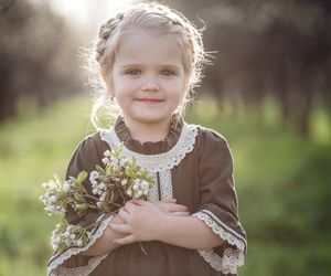 Urocze imię dla dziewczynki może zawojować porodówki w 2026 roku. Ma w sobie coś magicznego. Ładne imię dla dziewczynki