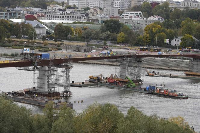 Nowy most pieszo-rowerowy w Warszawie połączył brzegi Wisły