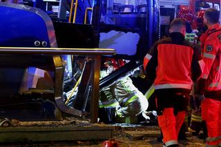 Tragiczny wypadek we Wrocławiu. Autokar wjechał w przejście podziemne. Nie żyje kierowca [ZDJĘCIA, NAGRANIA]