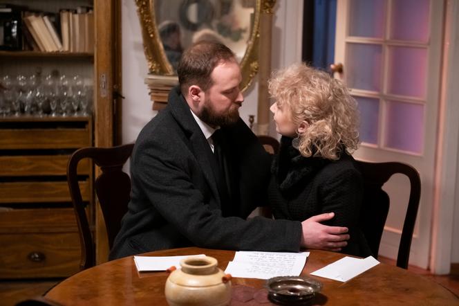 Na Wspólnej odc. 3091 po wakacjach 2020. Beata (Katarzyna Ptasińska), Paweł (Grzegorz Kwiecień)