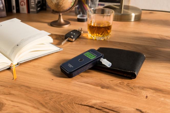 Wyjeżdżasz autem na narty za granicę? Poznaj dopuszczalne dawki alkoholu w Europie, jeśli lubisz napić się grzańca na stoku