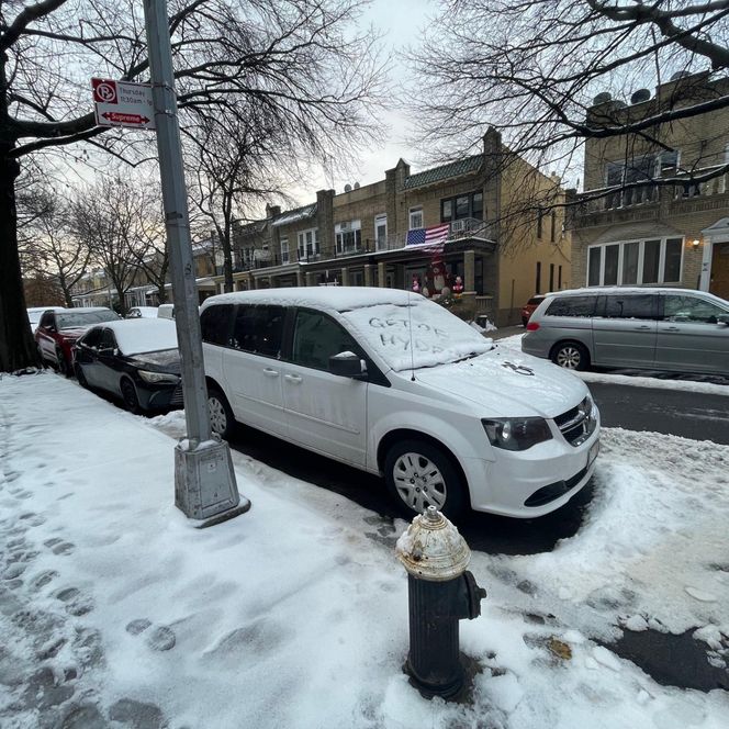 Samochody zablokowały straży dostęp do hydrantów. Jedna osoba nie żyje