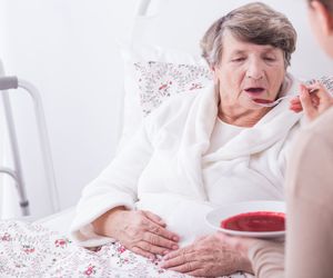 Dieta dla osób leżących. Jaka powinna być dieta dla obłożnie chorych?