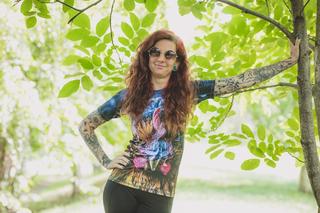 Pies Tytus sprzedaje  koszulki