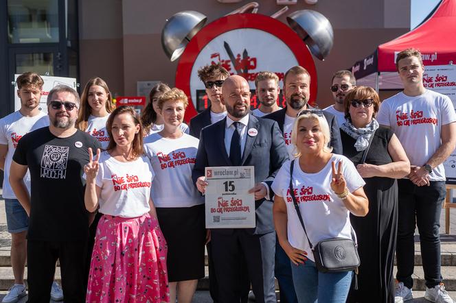 Wielki budzik stanął w centrum miasta. „Nie śpij, bo Cię przegłosują!”