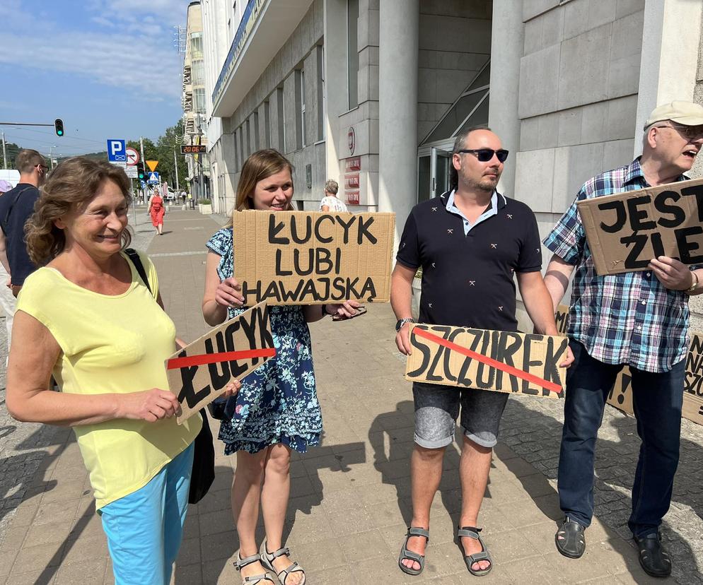 Protestowali przed urzędem miasta w Gdyni. Szczurek, oddaj za paliwo!