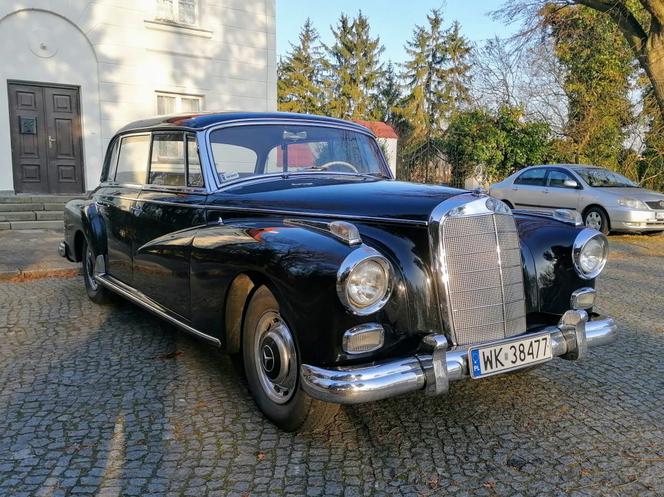 Rządowy Mercedes-Benz 300d Adenauer na sprzedaż