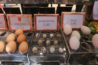 Oto najdroższe, księżycowe jaja w Warszawie. Te kury słuchają muzyki klasycznej