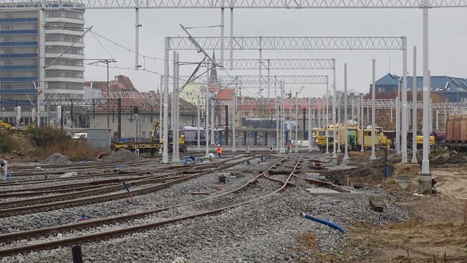 Modernizacja stacji Olsztyn Główny. Rozrasta się tunel na Zatorze i przybywa torów [ZDJĘCIA]