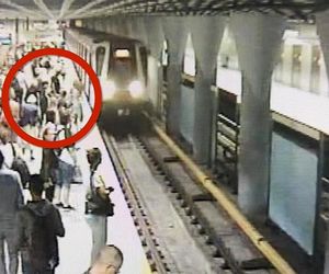 Próbował wepchnąć kobietę pod pociąg metra. Szokujące sceny w Warszawie