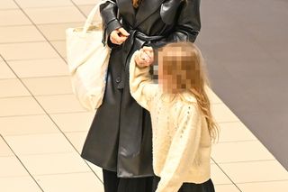 Weronika Rosati kurzy w McDonaldzie przy dziecku