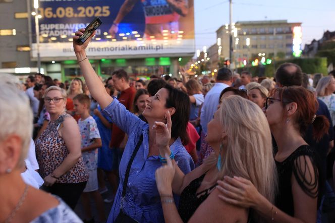 Potańcówka przed Teatrem Śląskim w Katowicach (09.08)