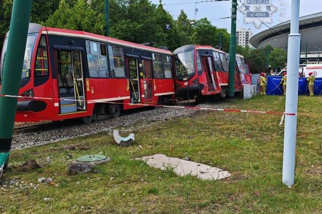 W Katowicach na rondzie zderzyły się dwa tramwaje. Rannych sześć osób
