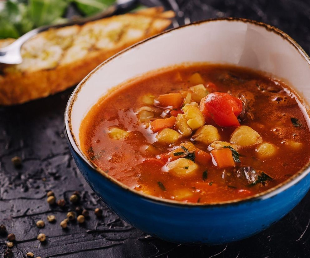 zupa z ciecierzycą i wieprzowiną