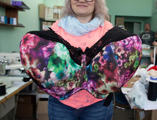 Największy biustonosz na świecie.