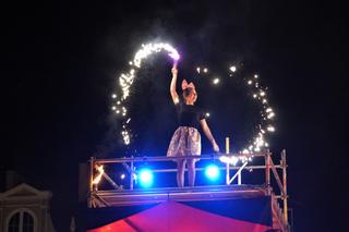 Festiwal Pozytywka 2022. Tłumy bydgoszczan na pokazie ognistej żonglerki! [ZDJĘCIA]