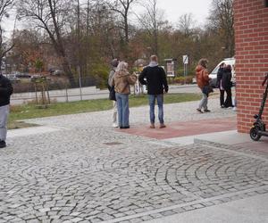 Tłumy na otwarciu kebaba Piri-Piri w Olsztynie. Nie można było się ruszyć, ludzie pchali się jak szaleni [ZDJĘCIA]