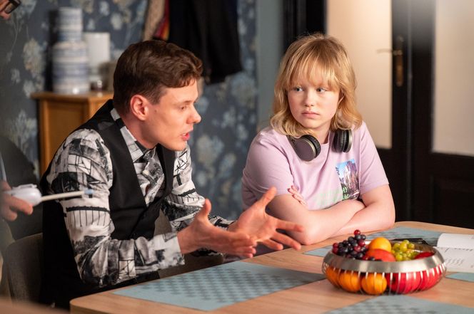 Barwy szczęścia, odcinek 3233: Emilka (Jessica Frankiewicz), Kacper (Jakub Szlachetka