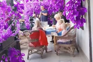 M jak miłość po wakacjach. Barbara (Teresa Lipowska), Lenka (Olga Cybińska), Zuzia (Marcelina Kempka), Emilka (Julia Kempka) 