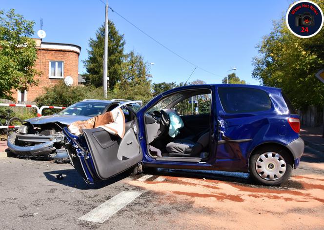 Strażacy wycinali rannego z auta. Kierowca był pijany