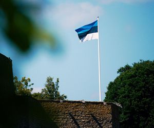 Estonia zamyka kluczowe przejście graniczne! Zamaskowani mężczyźni z bronią po rosyjskiej stronie. To nie byli strażnicy