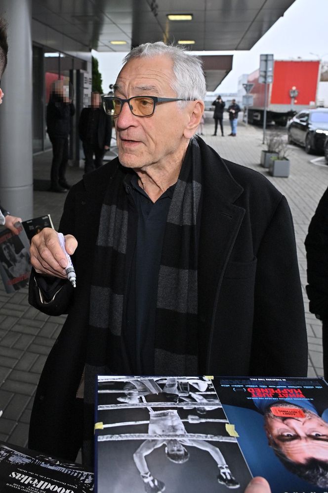 Robert De Niro już w Polsce. Aktor przyłapany na lotnisku w Warszawie