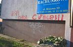 Antyukraińskie napisy na budynku na osiedlu Bukowym