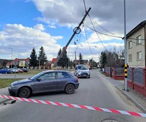 Ściął latarnię, uciekł z miejsca zdarzenia, a przed policją schował się pod stertą koców. 38-latek miał 3 promile