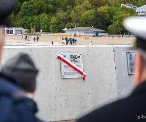 Bohdan Sienkiewicz upamiętniony. Autor „Latającego Holendra” ma swoją tablicę w gdyńskiej alei Żeglarstwa Polskiego