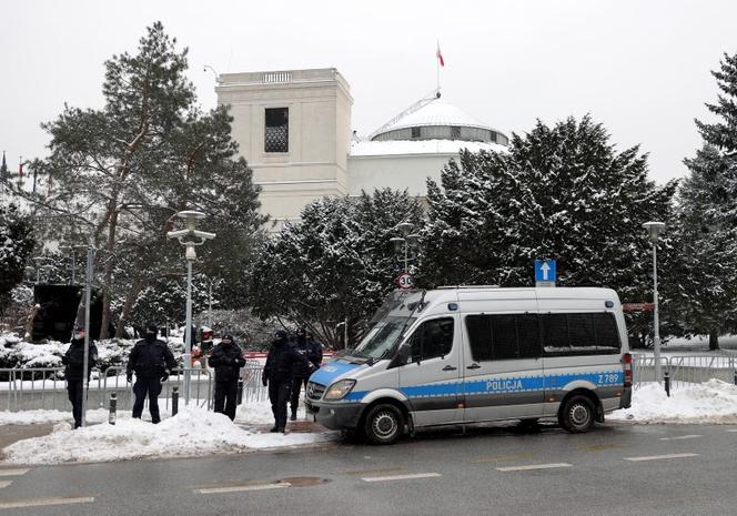 Wybudują bramę za prawie milion bo boją się protestów