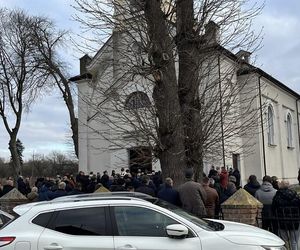 Pogrzeb ofiar pożaru domu w Idalinie. Zginął ojciec i jego 3 dzieci