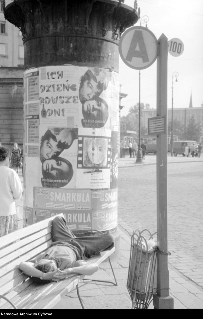 QUIZ PRL: Wódka walutą, bimbrownictwo oporem. Fenomen kultury picia w PRL-u