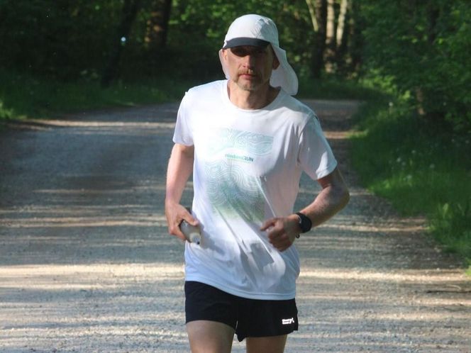Łukasz Wróbel, policjant ultramaratończyk z Leszna pobił rekord świata w biegu Backyard Ultra! 