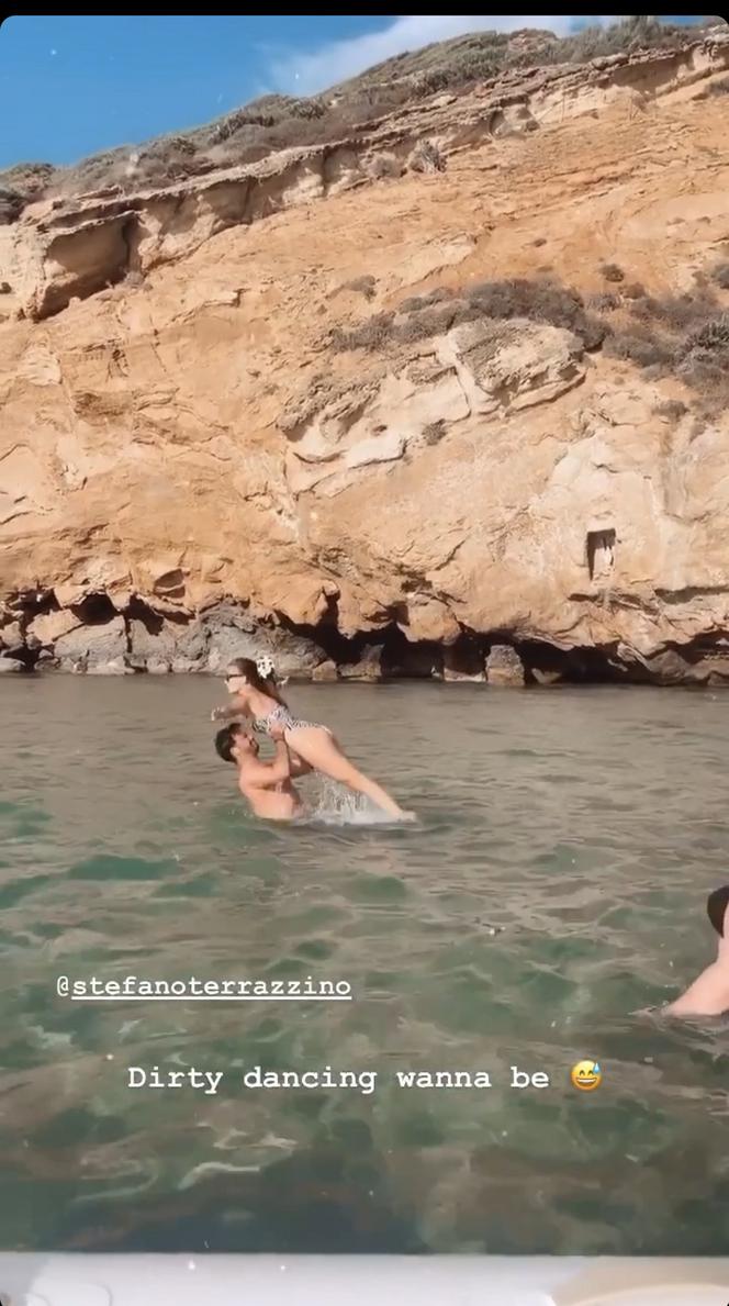 Julia Wieniawa  ćwiczy na mokro