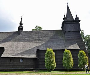 Ta małopolska wieś leżała kiedyś w innym państwie. Jej ozdobą jest zabytkowy kościół 