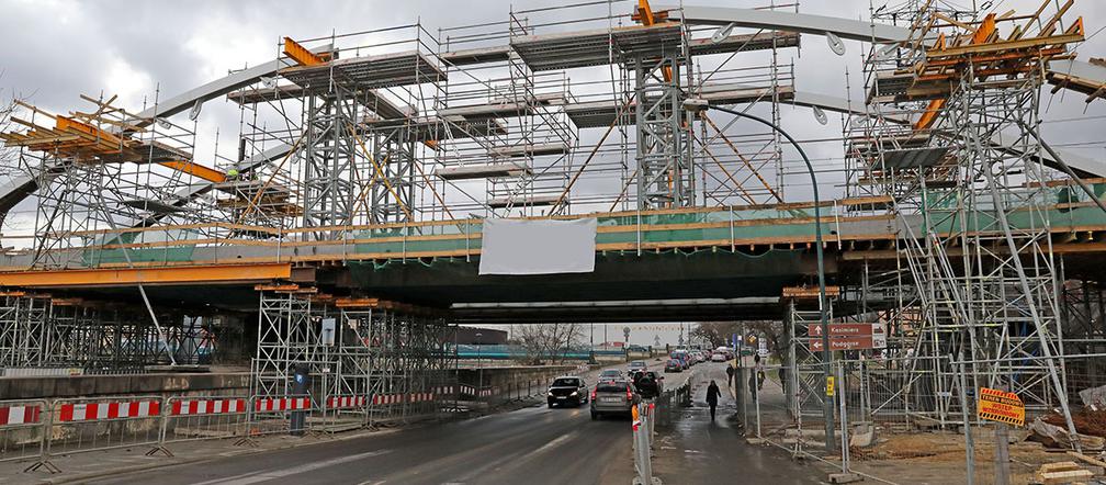 Trwa budowa mostu nad Wisłą w Krakowie