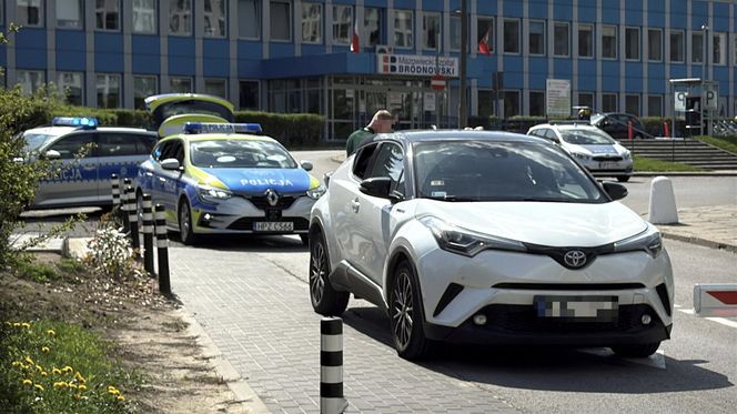 Kolizja na szpitalnym parkingu w Warszawie. Alkomat oszalał! Kierująca miała prawie 4 promile 